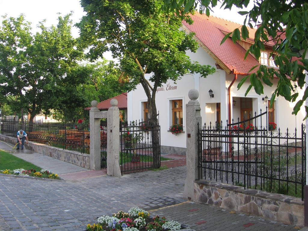 Racz Fogado Hotel Kisoroszi Екстериор снимка